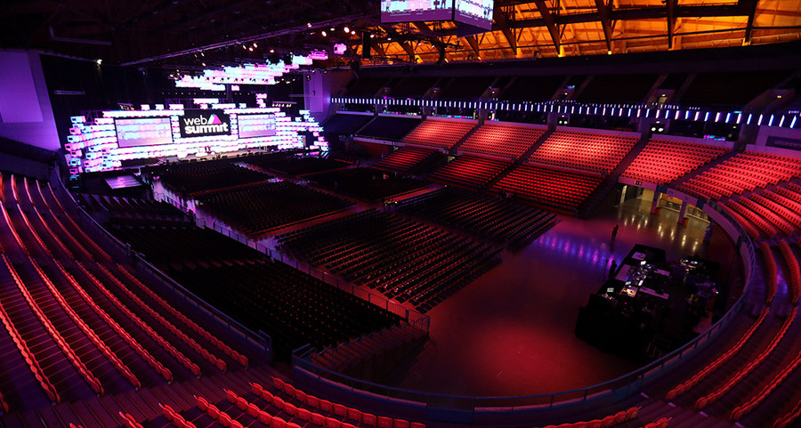 网络峰会活动策划的舞美再次刷新全球最佳会议技术,水箱运用亮点多