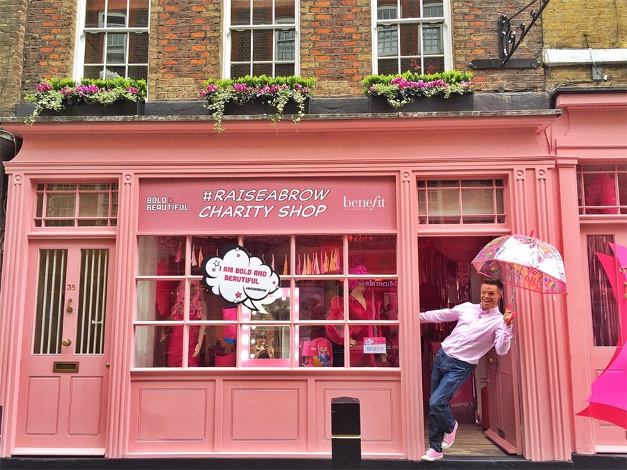 贝玲妃快闪式慈善派对活动策划竟是难以置信的粉色「阿拉丁洞穴」