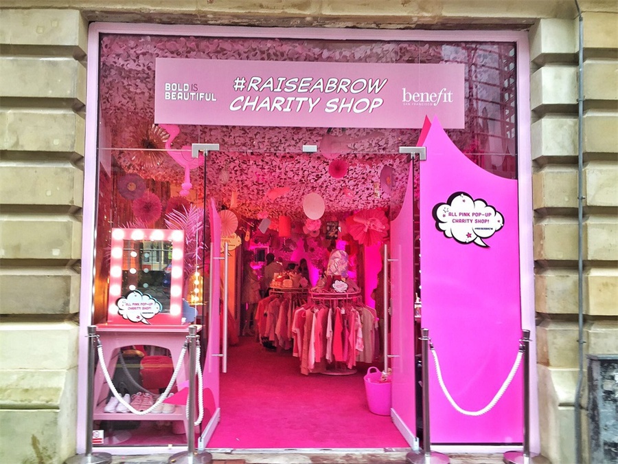 贝玲妃快闪式慈善派对活动策划竟是难以置信的粉色「阿拉丁洞穴」