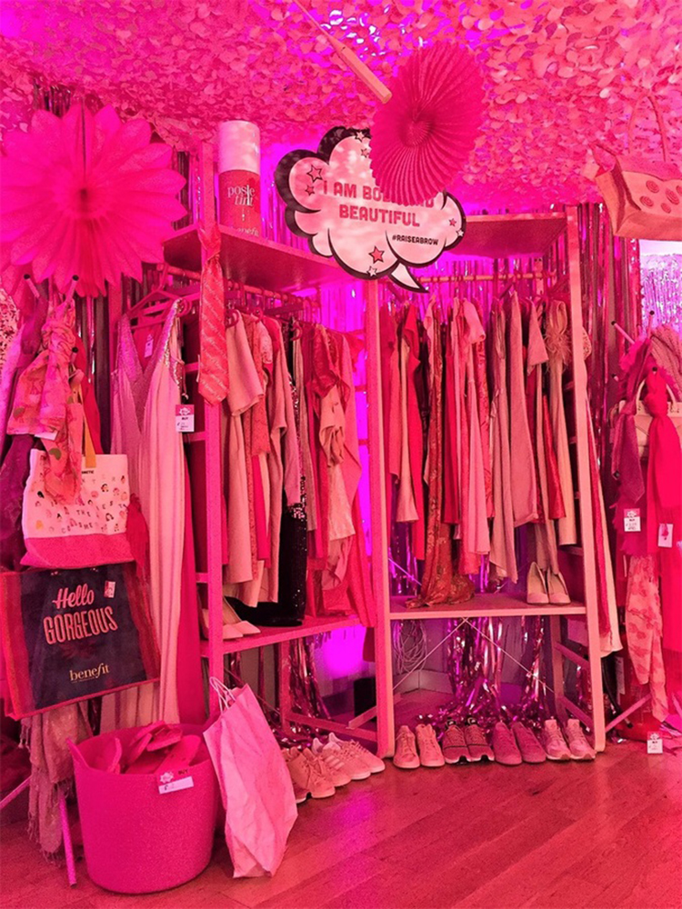 贝玲妃快闪式慈善派对活动策划竟是难以置信的粉色「阿拉丁洞穴」