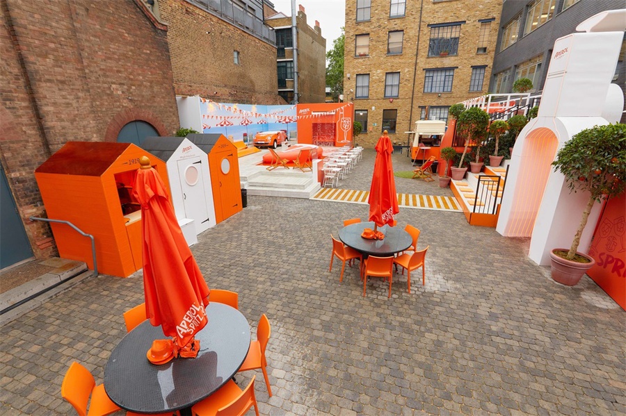 开胃酒消费者体验派对活动策划的汽车外形热水浴缸瞬间亮了