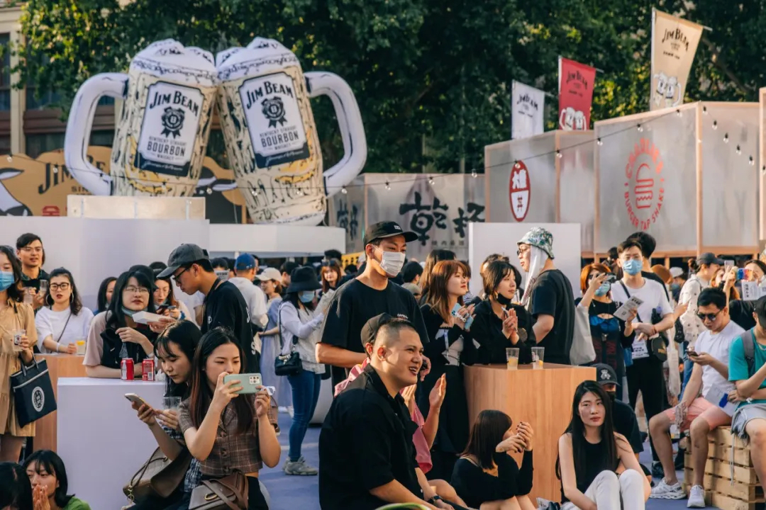 金宾嗨棒嗨肉祭活动策划太赞了,气泡里的质感微醺,酷毙了