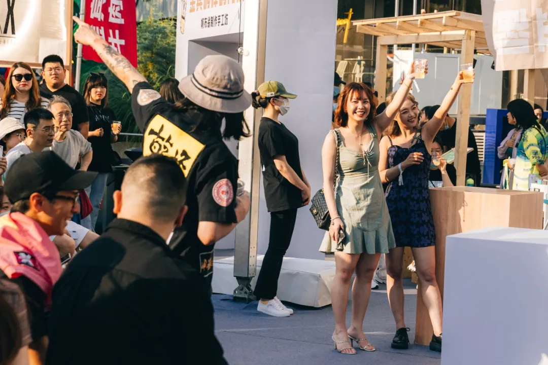 金宾嗨棒嗨肉祭活动策划太赞了,气泡里的质感微醺,酷毙了