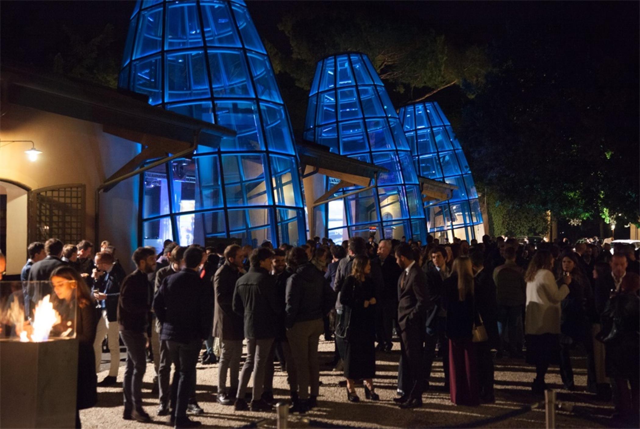 奔驰新车推介派对活动策划以轻松自由的派对气氛让宾客拍手叫绝