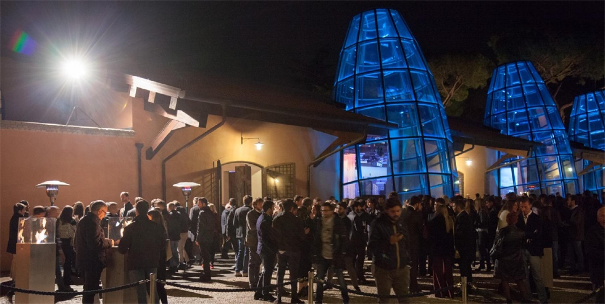 奔驰新车推介派对活动策划以轻松自由的派对气氛让宾客拍手叫绝