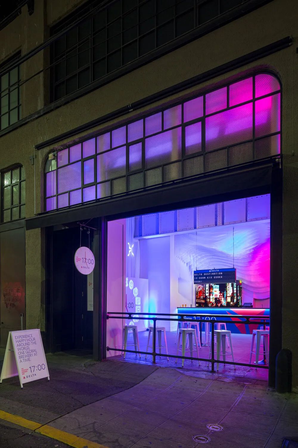 达美航空「17:00」周末快闪活动策划以不断变换的酒吧形式带你沉浸式旅行