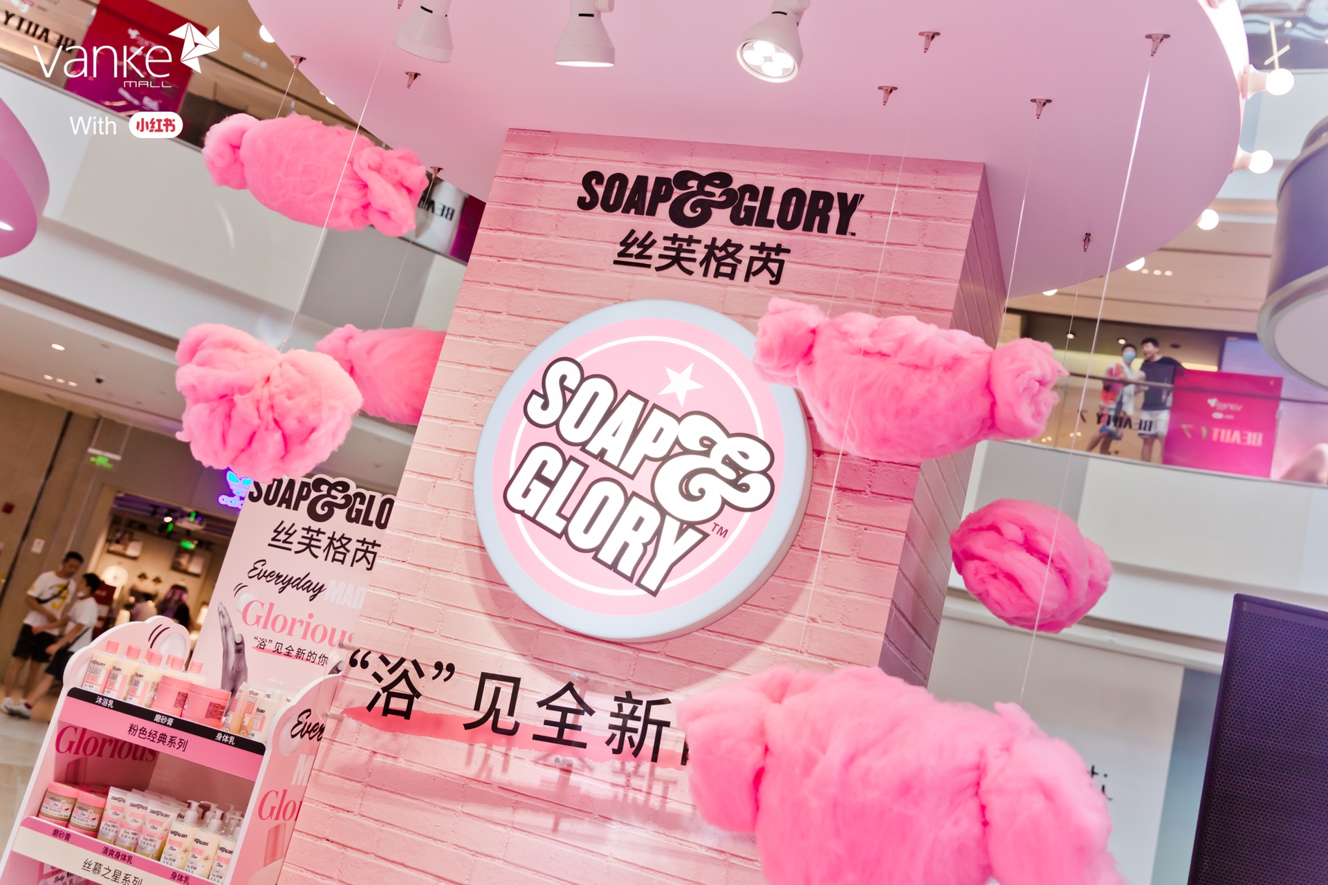 聚焦首届美妆节活动策划,超过14个快闪打卡空间粉粉很吸睛