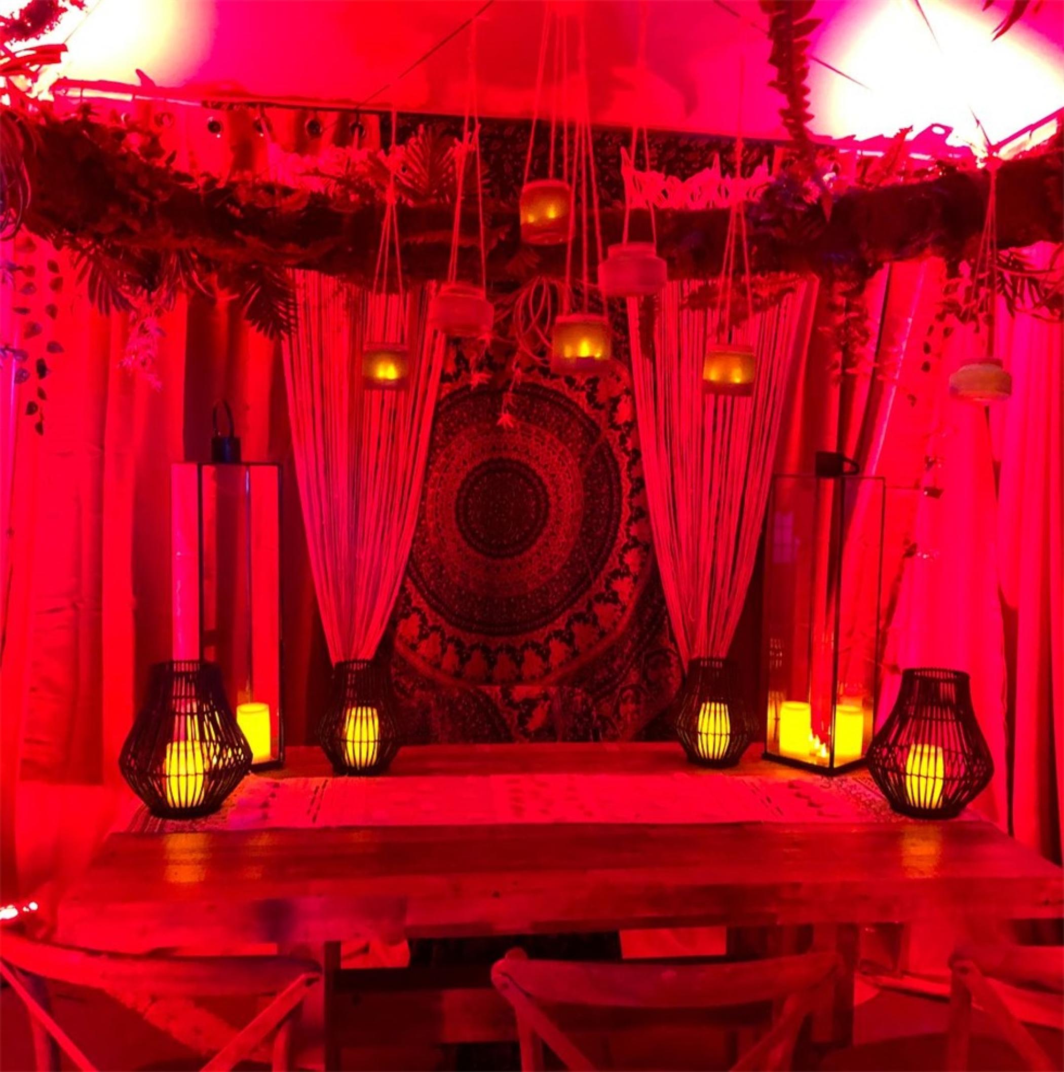 鸡尾酒派对活动策划现场百加得调酒师上演了一番精彩演绎