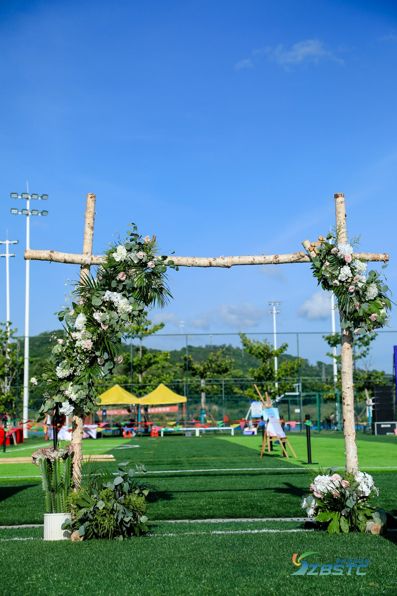 「守一生时光 寻四季花开」主题青春汇活动策划仿佛户外婚礼现场