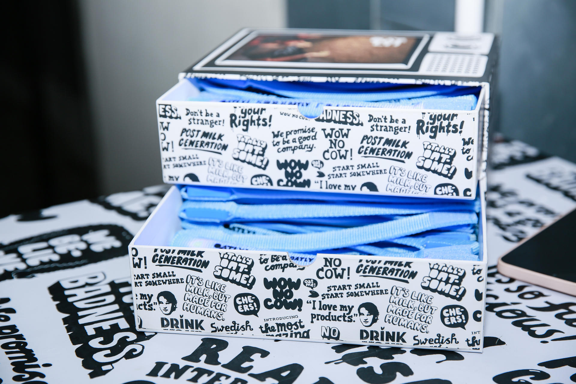 Oatly&广告人之夜活动策划现场激情上演“喷火特技”