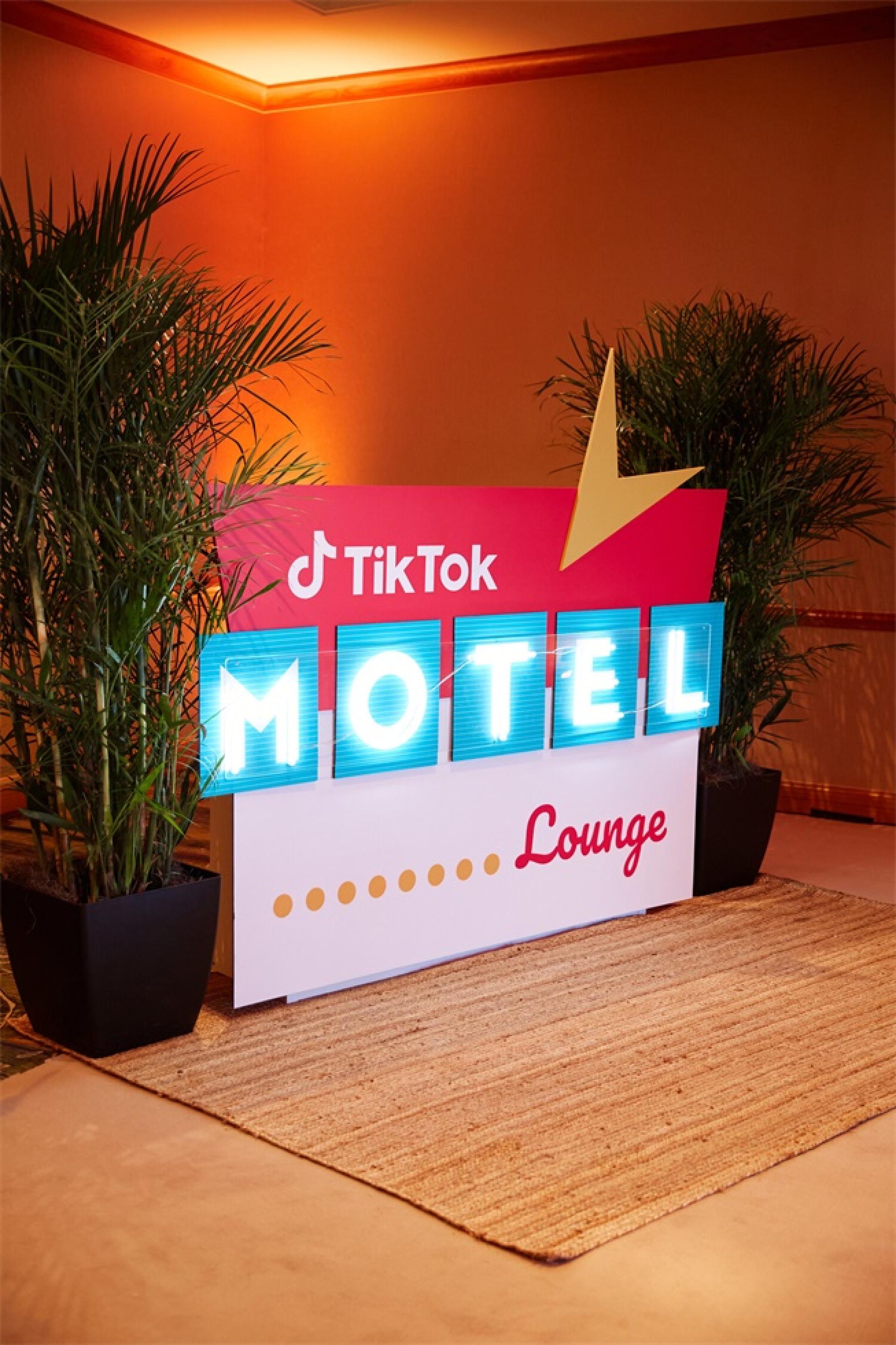 TikTok（抖音）汽车旅馆主题活动充满了乐趣、探索和休闲