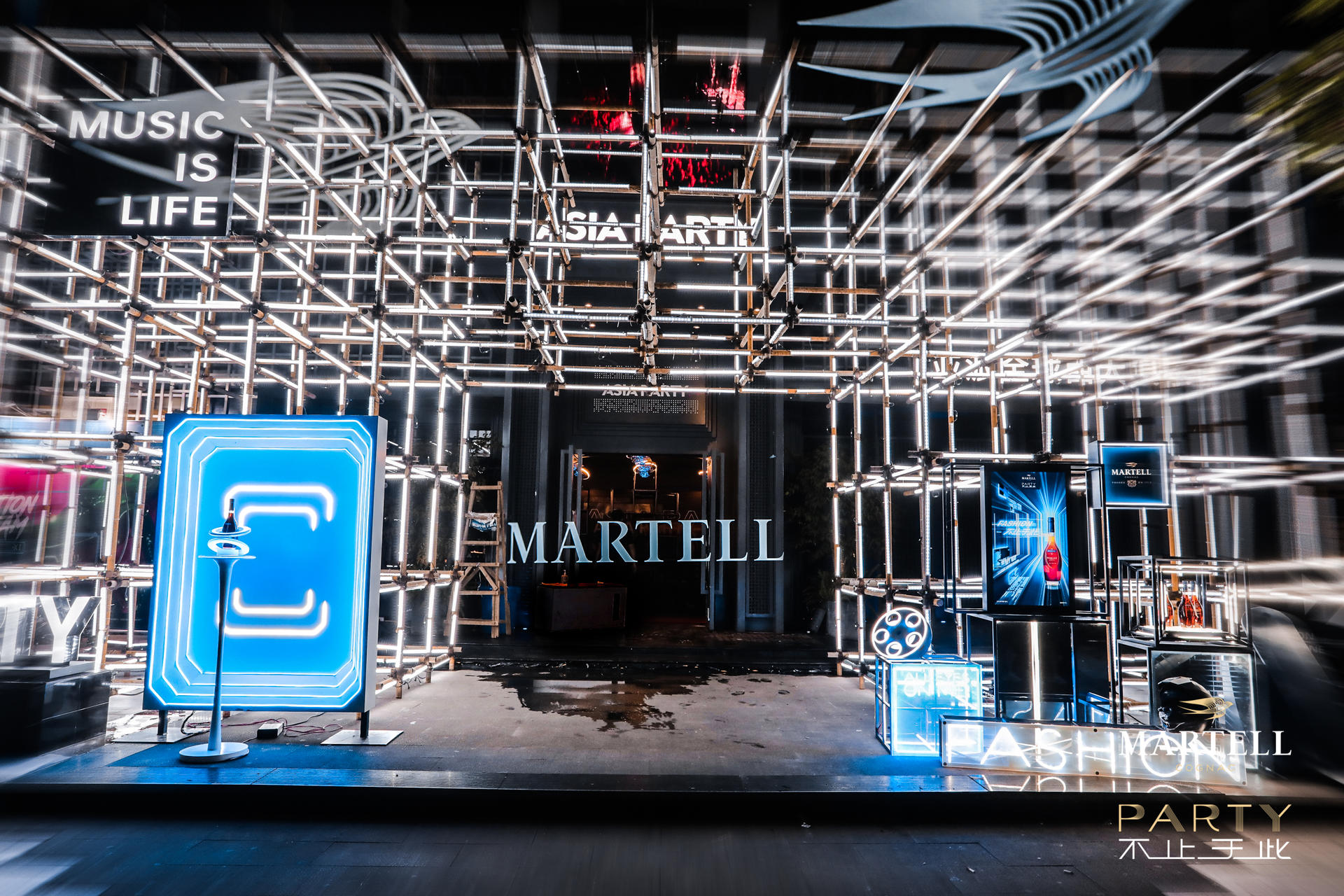 「派对不止于此」马爹利“超感现场”派对活动策划用一抹蓝颠覆想象力