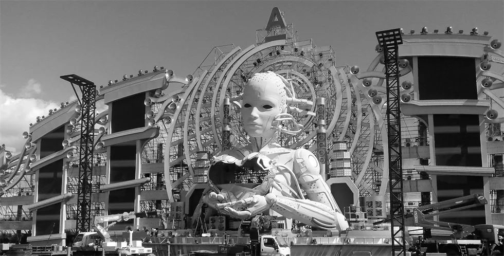 “阿尔法未来人”电子音乐节活动策划创下了超过 50000人聚集的纪录