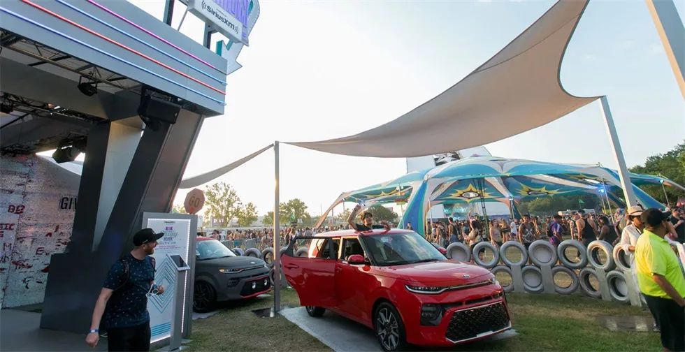 SiriusXM和起亚汽车的这场「洗人」的洗车场体验活动策划太让人难忘了