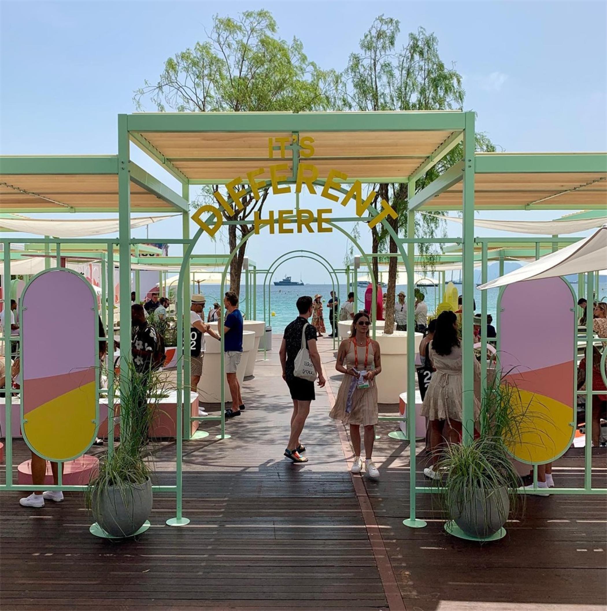 缤趣2022年戛纳国际创意节上的沉浸式体验活动策划充满了各色活力