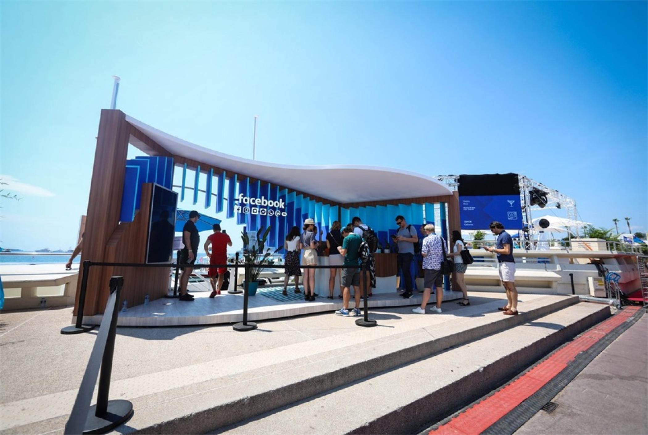 脸书在戛纳国际创意节的体验活动策划直接租用了一个码头和海滩
