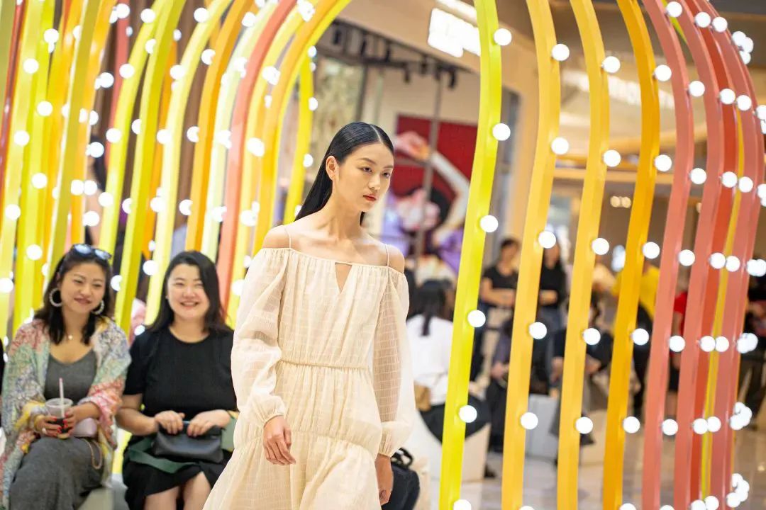 “WAVE ON WAVE 不止浪潮”青年社团节活动策划与你共享秋日时尚生活