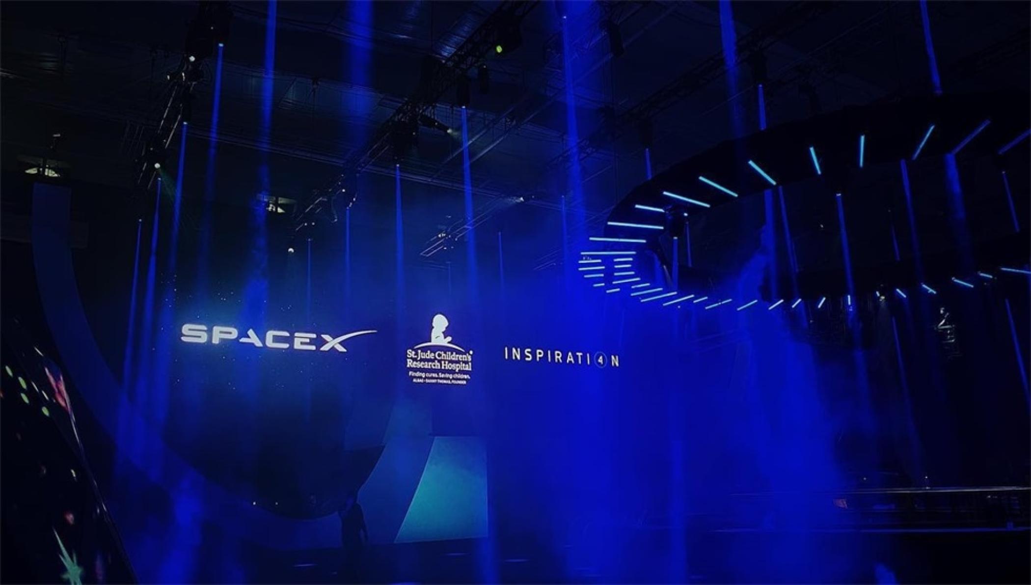 SpaceX猎鹰9号火箭「登陆派对」活动策划舞台效果太别致了