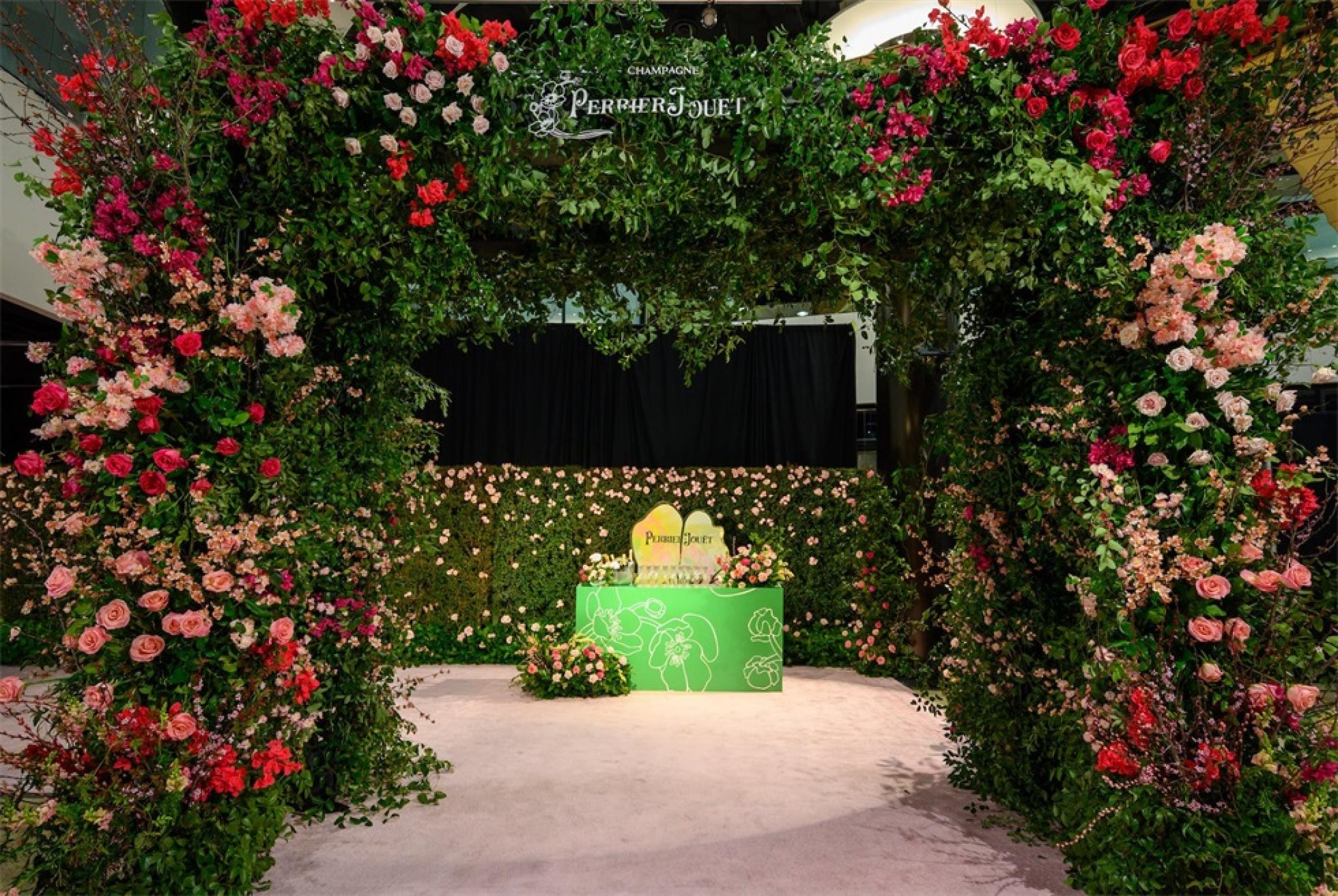 巴黎之花美国超级碗品牌体验派对活动策划了一个充满活力的拍照背景