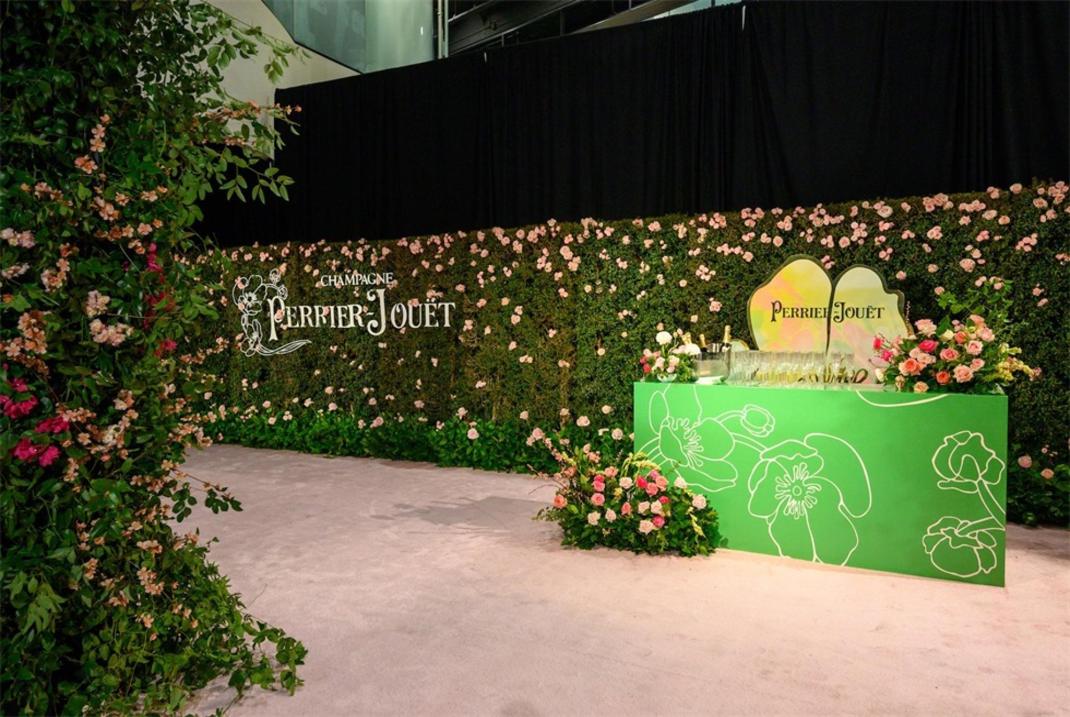 巴黎之花美国超级碗品牌体验派对活动策划了一个充满活力的拍照背景