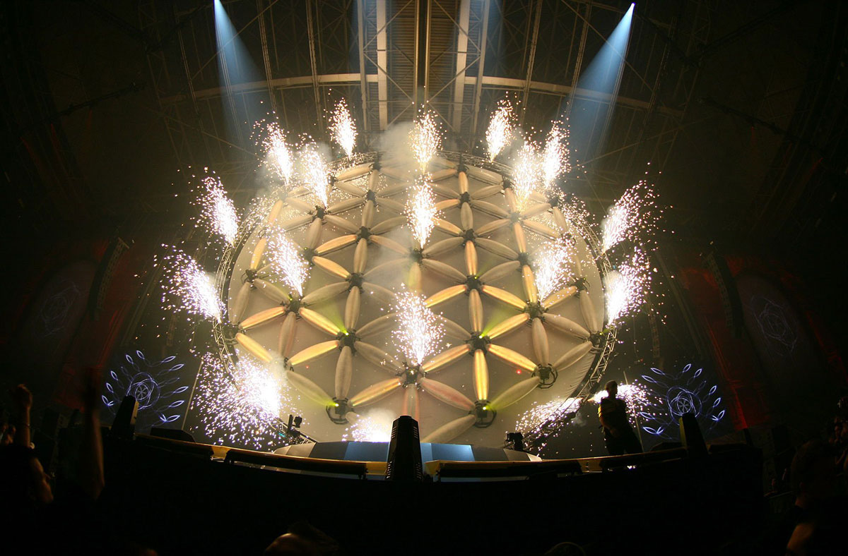 舞美灯光的正确选用配置是活动策划的一个重要环节