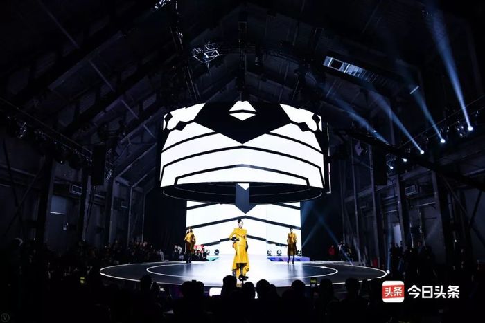 时尚庆典活动的国潮T台秀压轴亮相，尽显国范美感