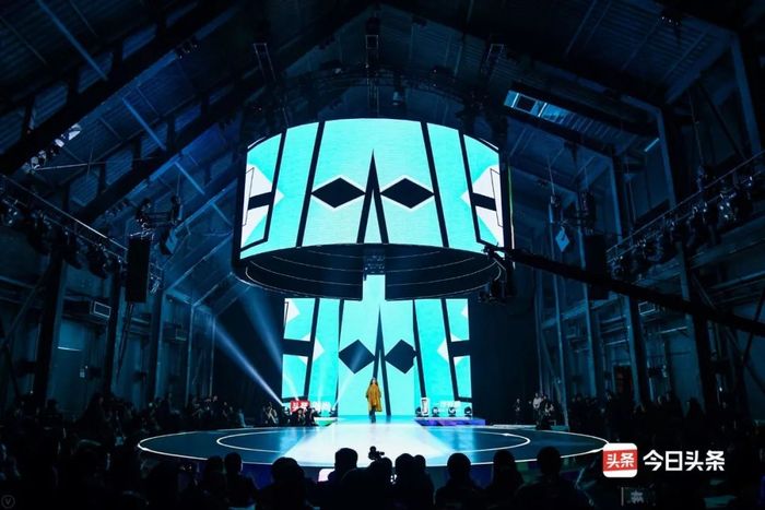 时尚庆典活动的国潮T台秀压轴亮相，尽显国范美感