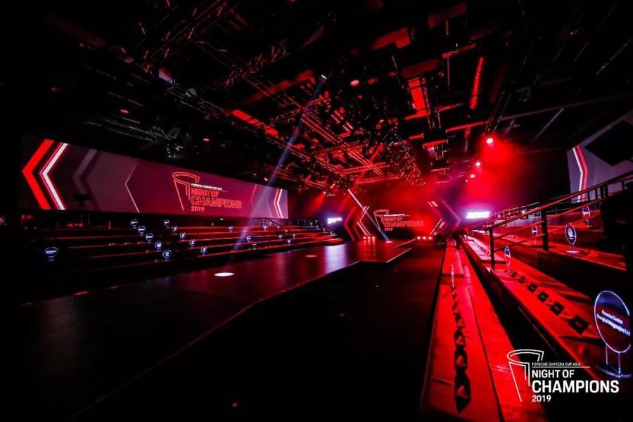 卡雷拉杯收官晚会活动现场惊现一队暴风兵，共同见证荣耀加冕