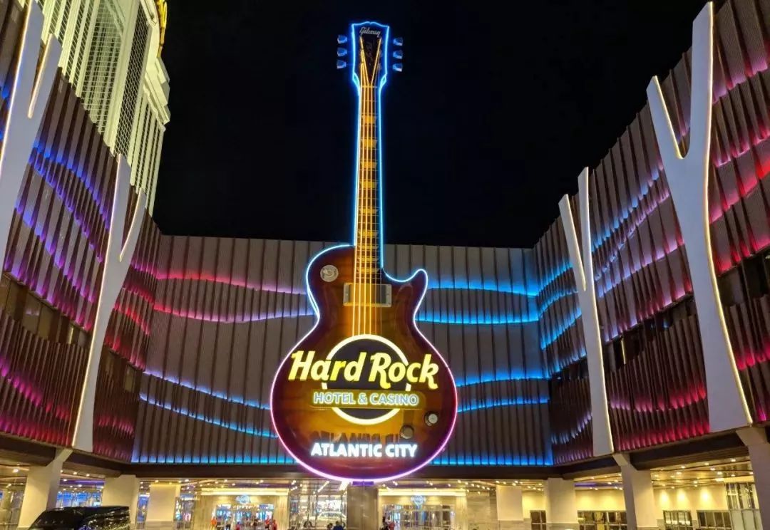 吉他立面灯光装置点燃了大西洋城的硬石赌场的视觉体验