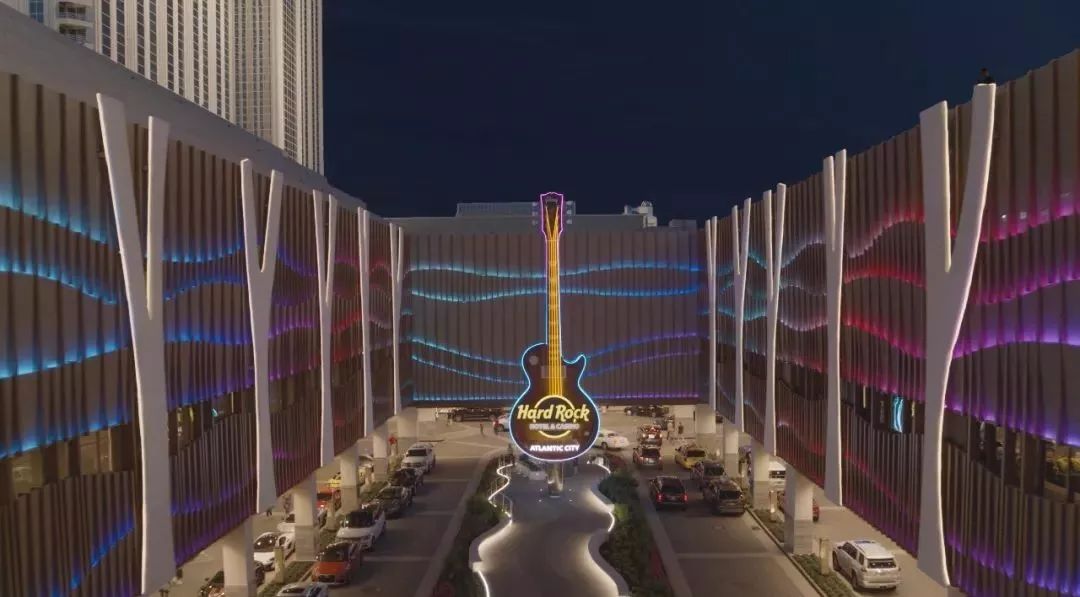 吉他立面灯光装置点燃了大西洋城的硬石赌场的视觉体验