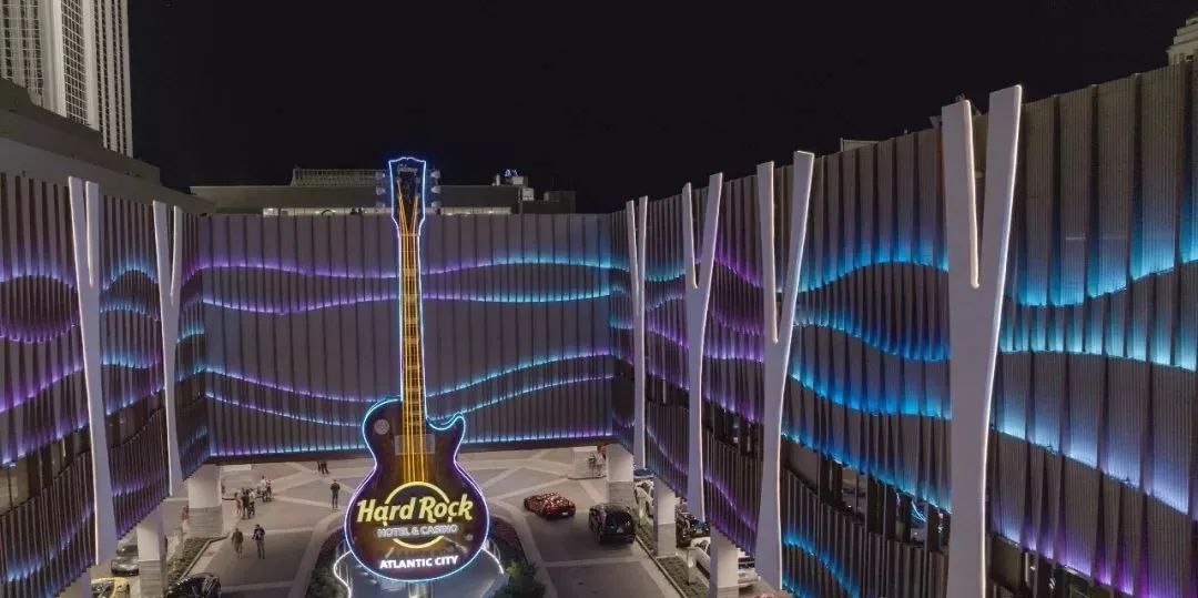 吉他立面灯光装置点燃了大西洋城的硬石赌场的视觉体验
