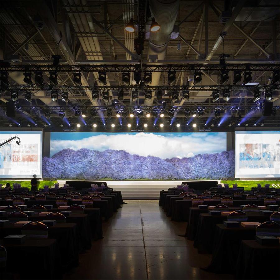 这个精油世家的全球大会活动策划的舞美，让舞台更生动了