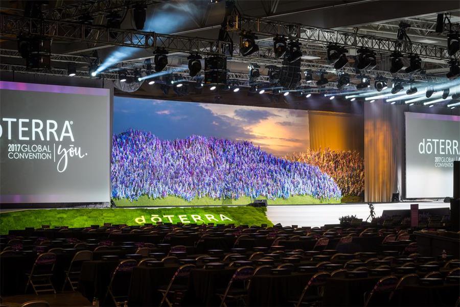 这个精油世家的全球大会活动策划的舞美，让舞台更生动了