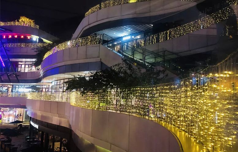 摇滚夜灯光秀,尽显青年引力场的独特魅力|玩转我的潮姿态