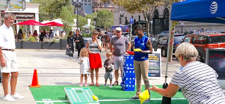 DirecTV 美国橄榄球大联盟体验活动惊现波士顿街道