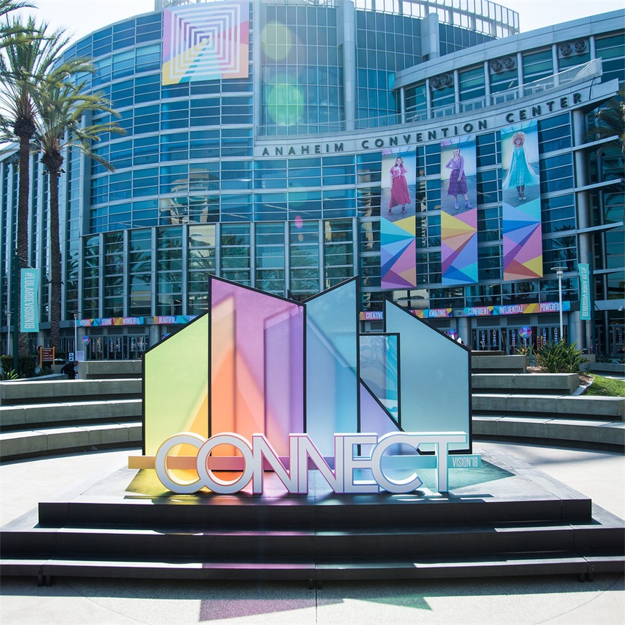 凯莉·克拉克森的音乐会直接搬到TA家的年会活动现场，真好