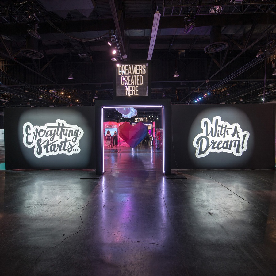 凯莉·克拉克森的音乐会直接搬到TA家的年会活动现场,真好