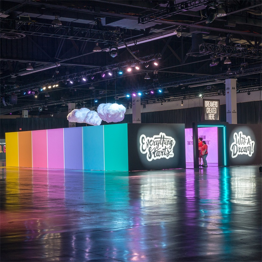 凯莉·克拉克森的音乐会直接搬到TA家的年会活动现场,真好