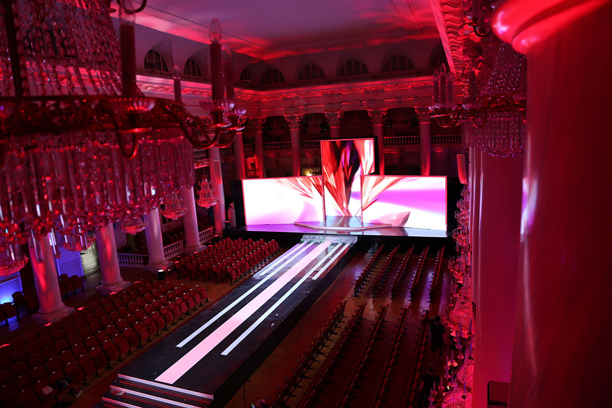 选美赛事就是不同于电竞比赛，满屏都是大长腿