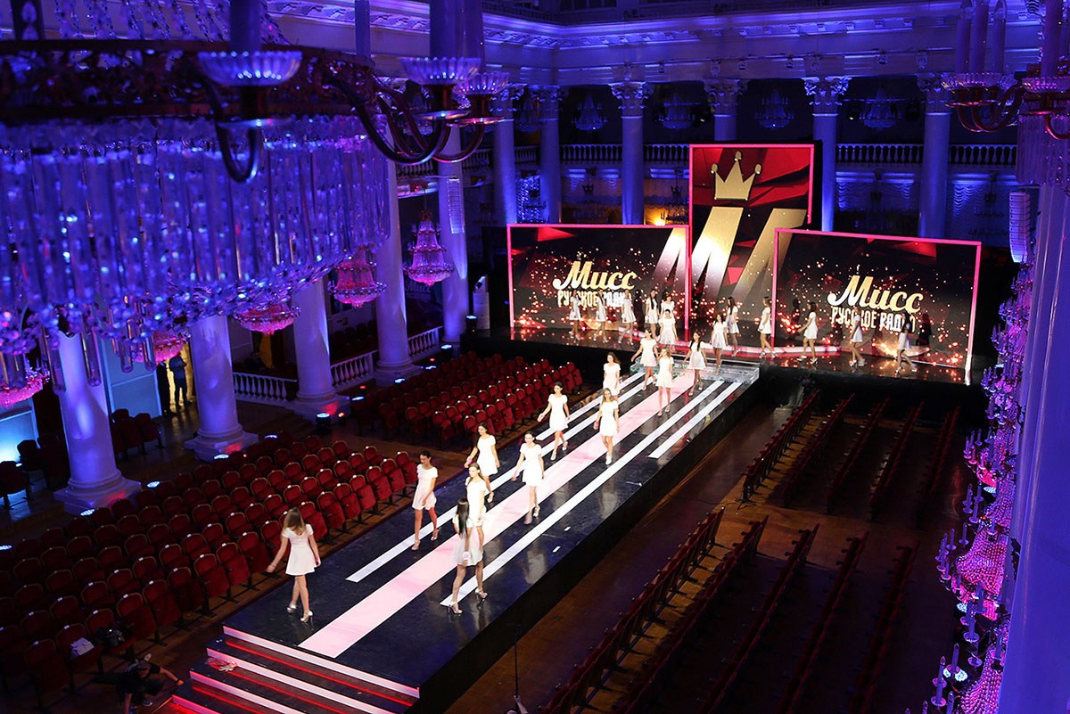 选美赛事就是不同于电竞比赛,满屏都是大长腿