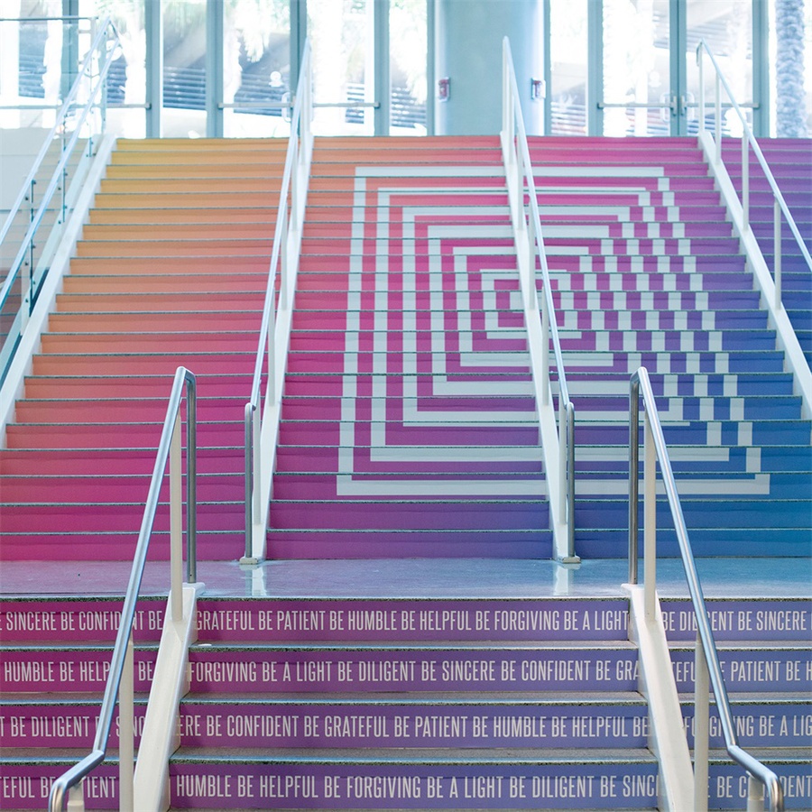 LuLaRoe的年会活动策划以互动空间为主,更有8场时装秀表演