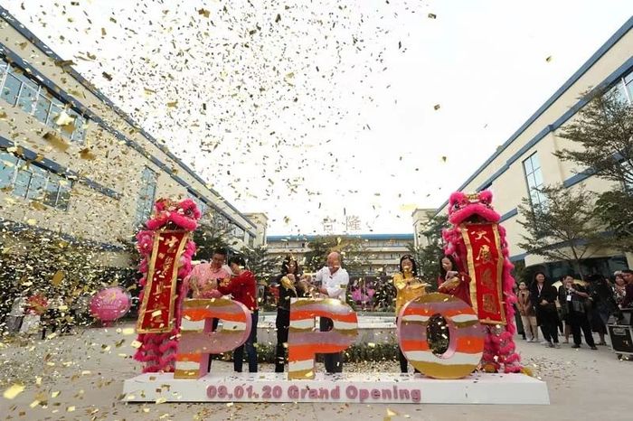 特色风情的年会活动以醒狮拉开序幕，还上演了一场异域风情的嘉年华