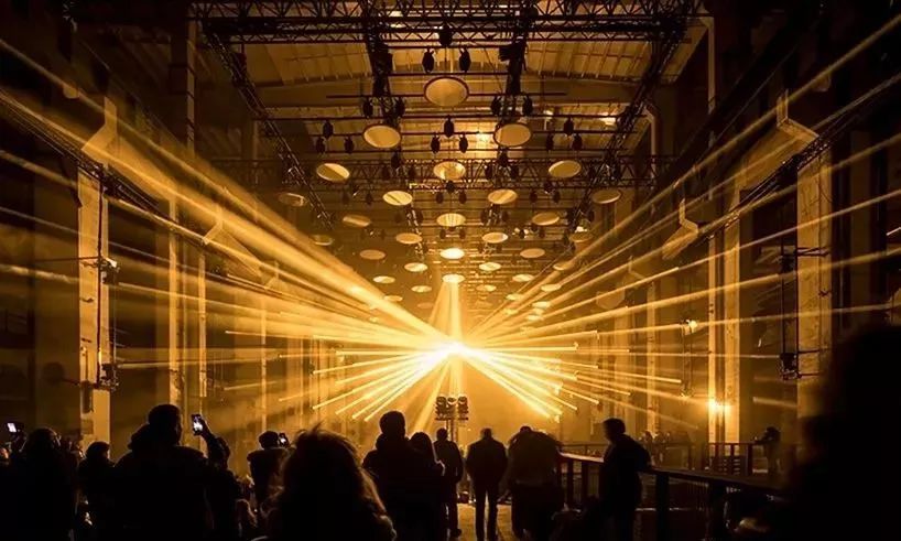 用一场灯光秀展览活动震撼视觉，让心灵为之倾倒