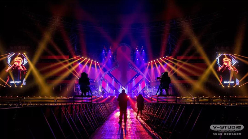 个人 IP主题舞台创造了直击人心的演唱会活动，策划创意太震撼了