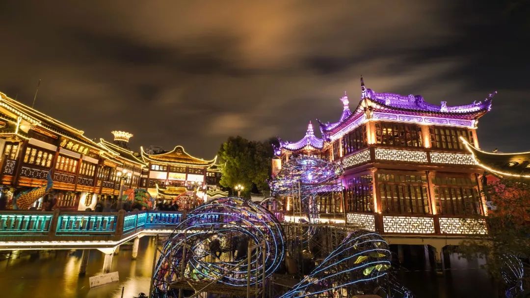 新春灯光秀活动的“鱼旎如意”和“一带一路兴创未来”亮眼极了