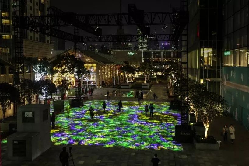 具有纪念性设施的展览活动诠释着对重新创造的自然的颂歌