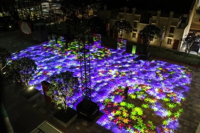 具有纪念性设施的展览活动诠释着对重新创造的自然的颂歌