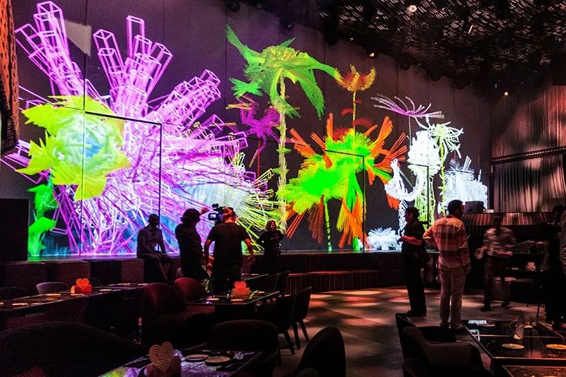 数字艺术展览活动仅为庆祝这家多感官美食剧场的全新开放