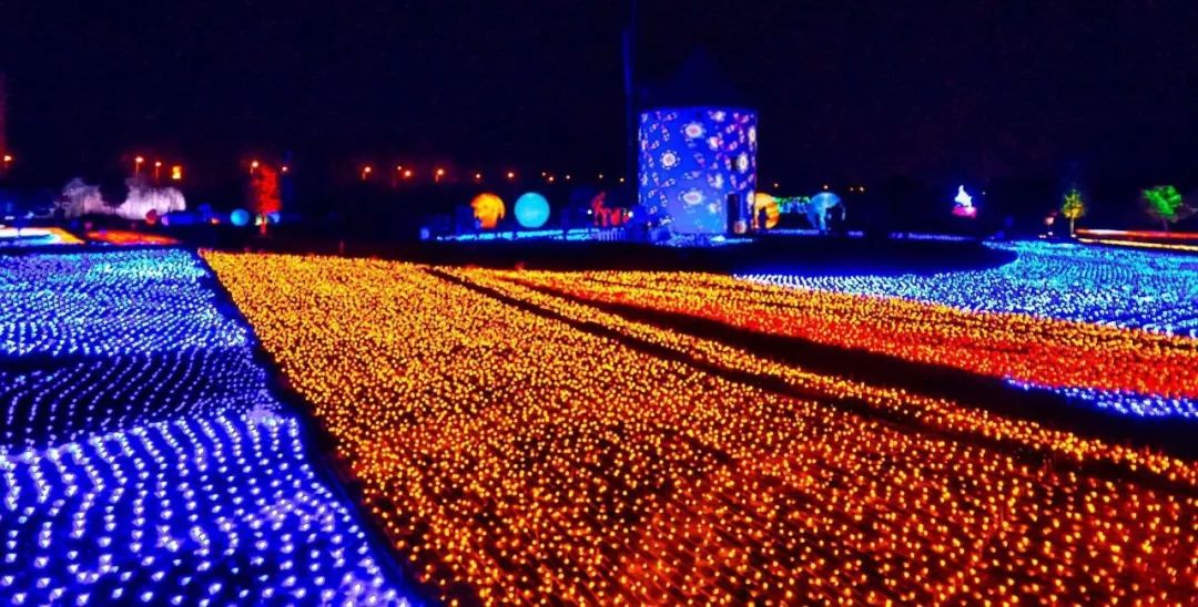 看看这场“耕耘”在大地上的灯光秀活动吧,感受春回大地的喜悦