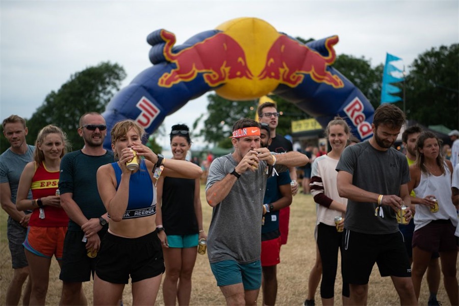 世界啤酒英里接力锦标赛活动太有趣了，策划创意杠杠的